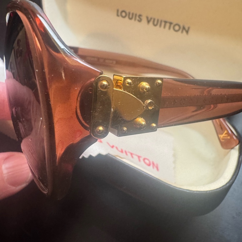 Louis Vuitton Elegant Brown Sunglasses - Picture 6 of 12